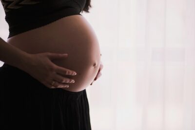 Pregnant woman holding belly – pregnancy and baby care tips Pregnant woman holding belly – pregnancy and baby care tips