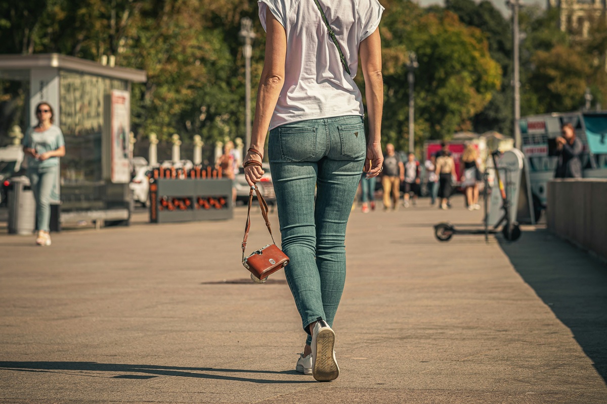 How to Dress Slimmer: Fashion Tricks That Work How to Dress Slimmer: Fashion Tricks That Work