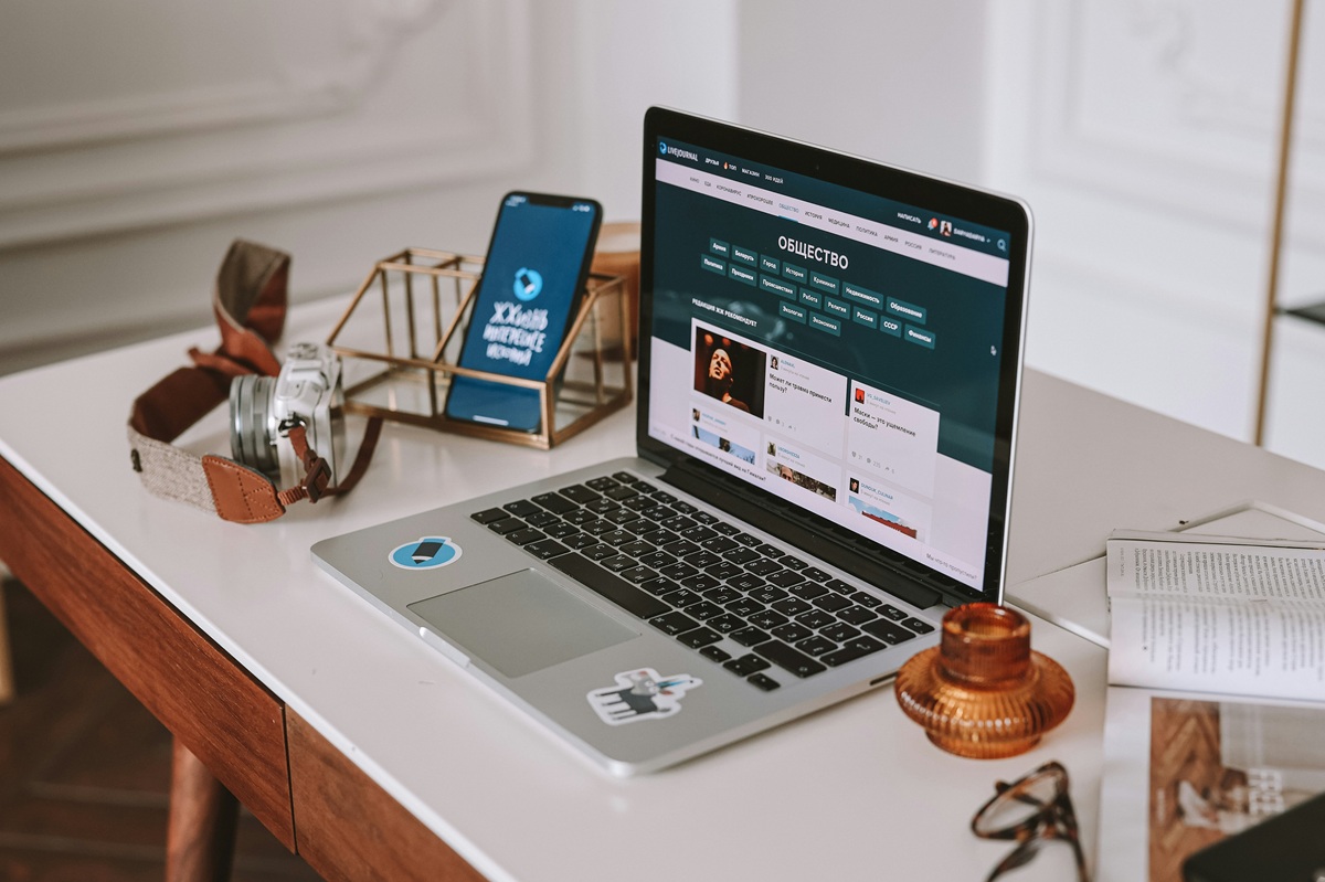 How to Start a Blog in 2025 (And Make Your First $1000)