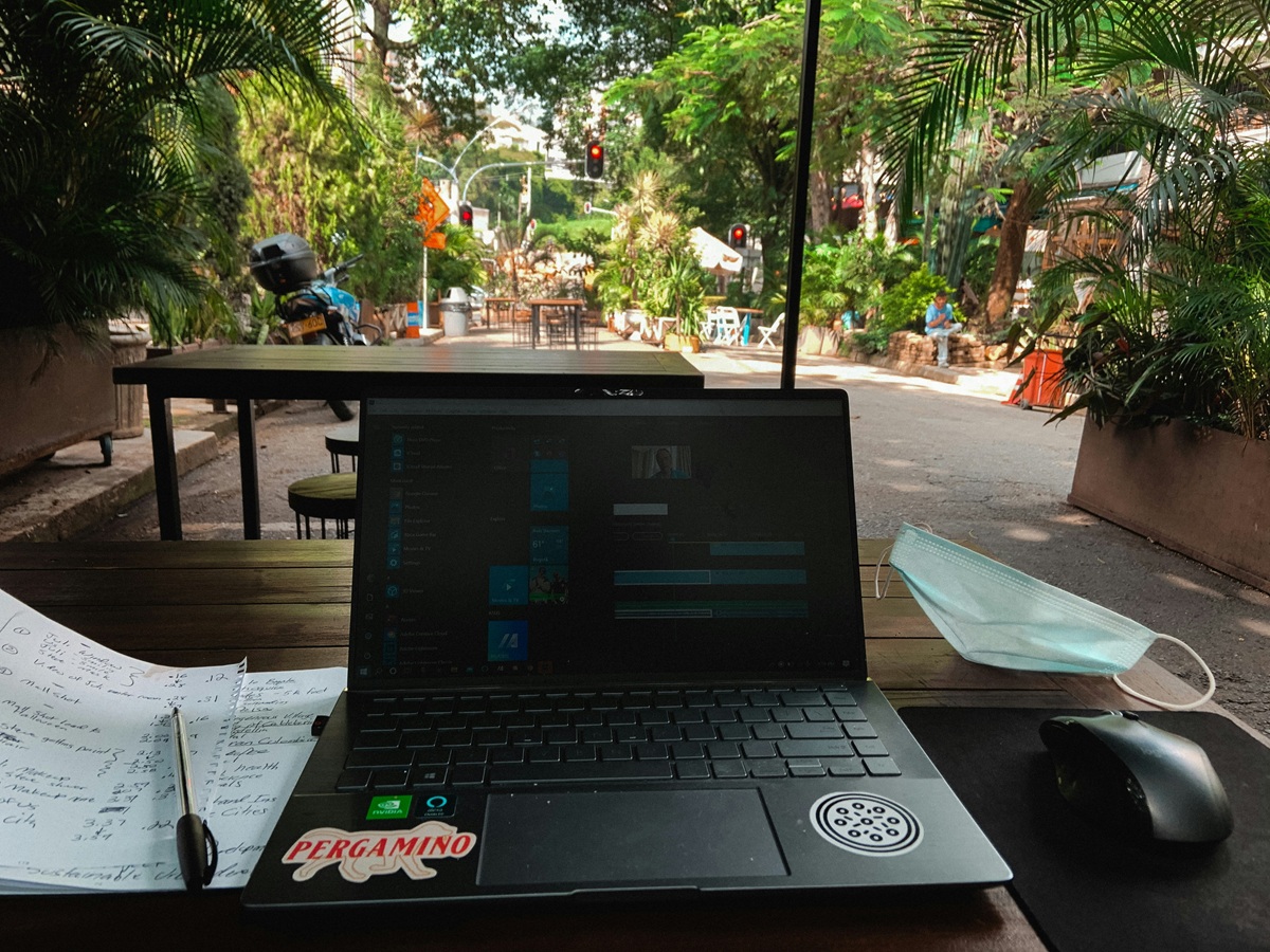 How to Start Working Remotely with No Experience in 2025